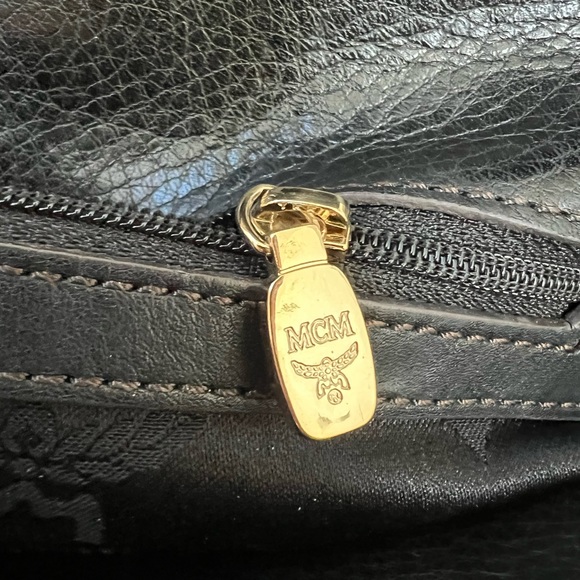 ⭐️MCM Leather Crossbody Handbag - Picture 9 of 13